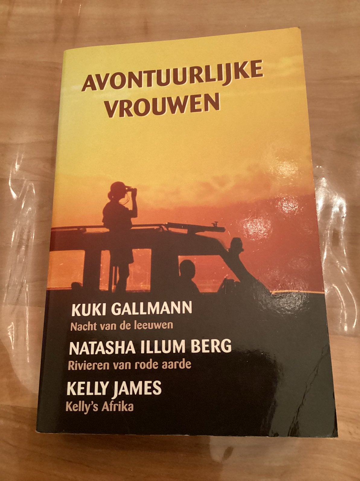 Boek Avontuurlijke vrouwen, Ophalen of Verzenden, Zo goed als nieuw