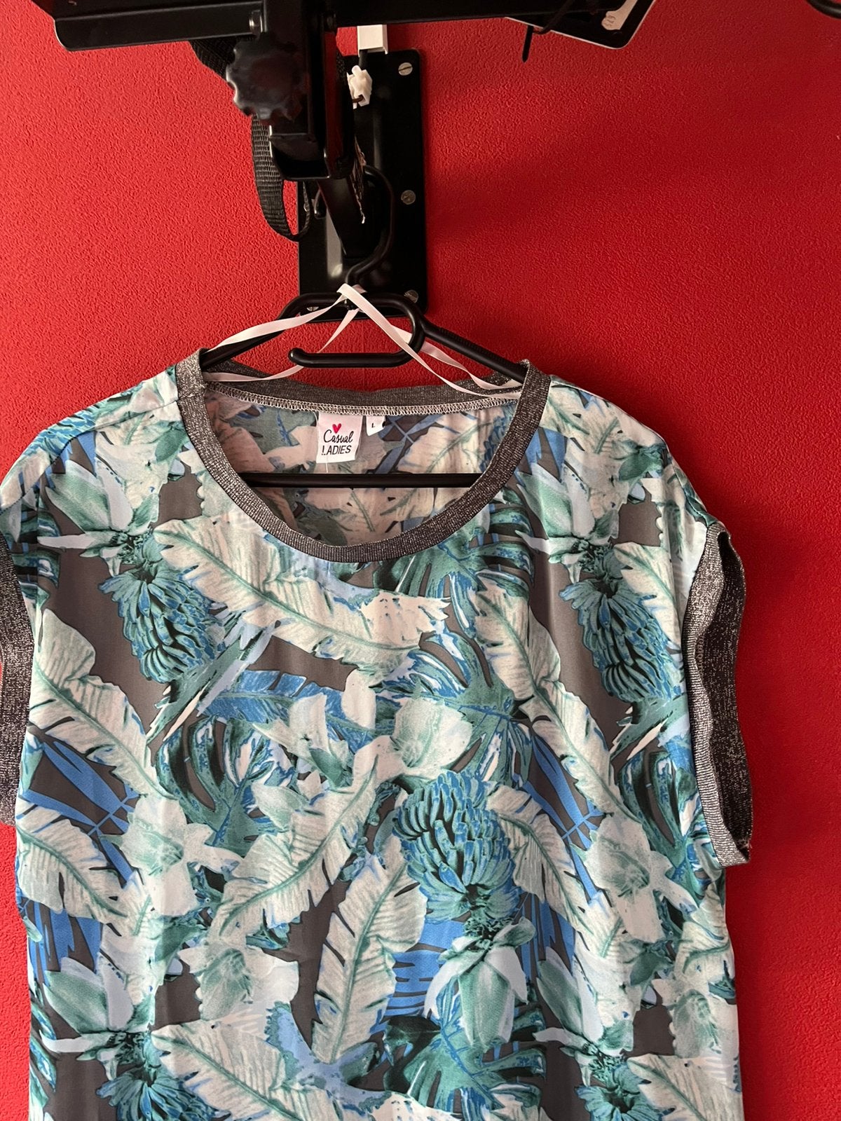 Glanzende blouse van Casual Ladies maat L. NIEUW, Kleding | Dames, Ophalen of Verzenden, Nieuw, Maat 42/44 (L), Meerkleurig