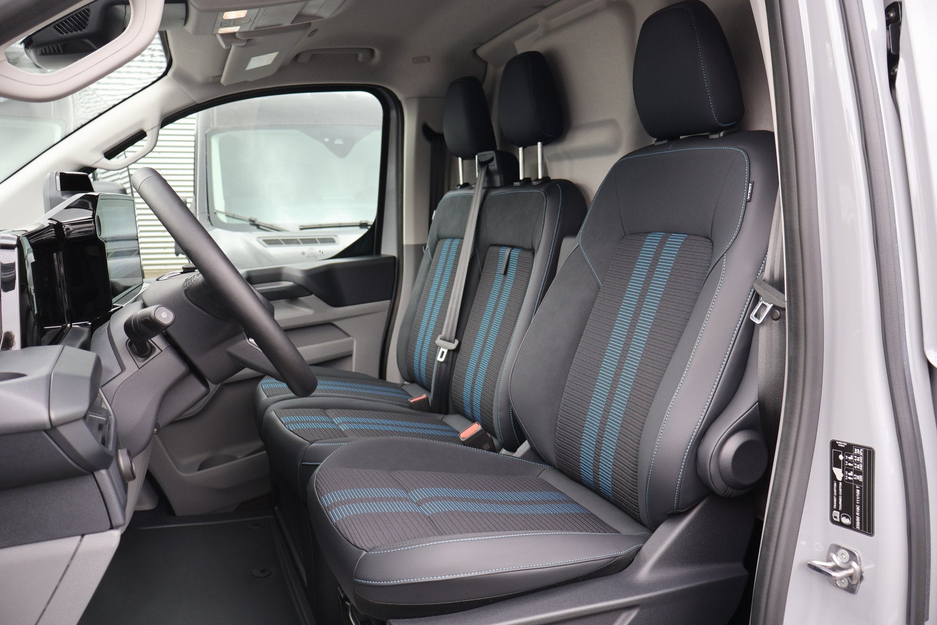 Ford E-Transit Custom L2 H1 Sport 71 kWh 218pk B&O 360 Camer, Auto's, Bestelauto's, Automaat, Gebruikt, Leder en Stof, Parkeersensor