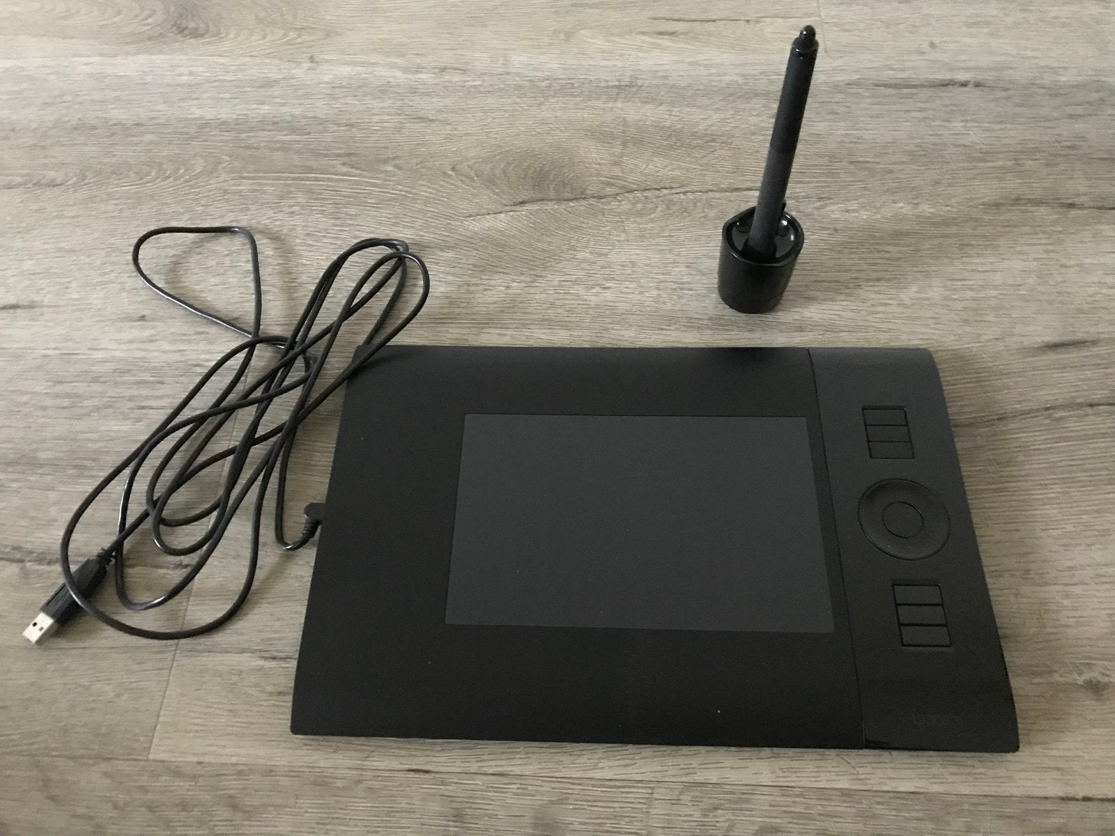 Wacom Intuos4 PTK-440 tekentablet met pen en accessoires, Computers en Software, Ophalen of Verzenden, Gebruikt, Bedraad