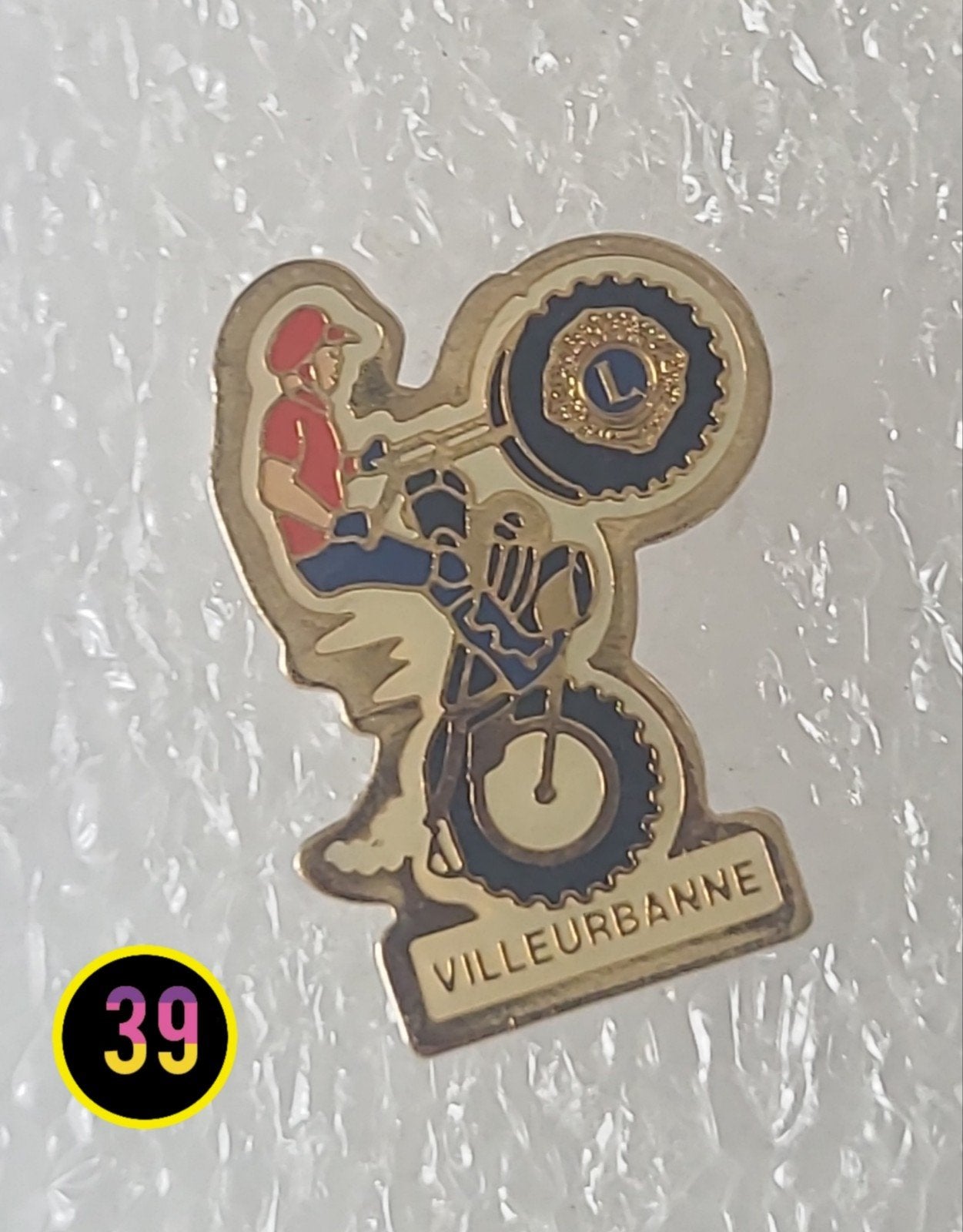 Vintage Pin Motorcross Villeurbanne Lions Club, Verzenden