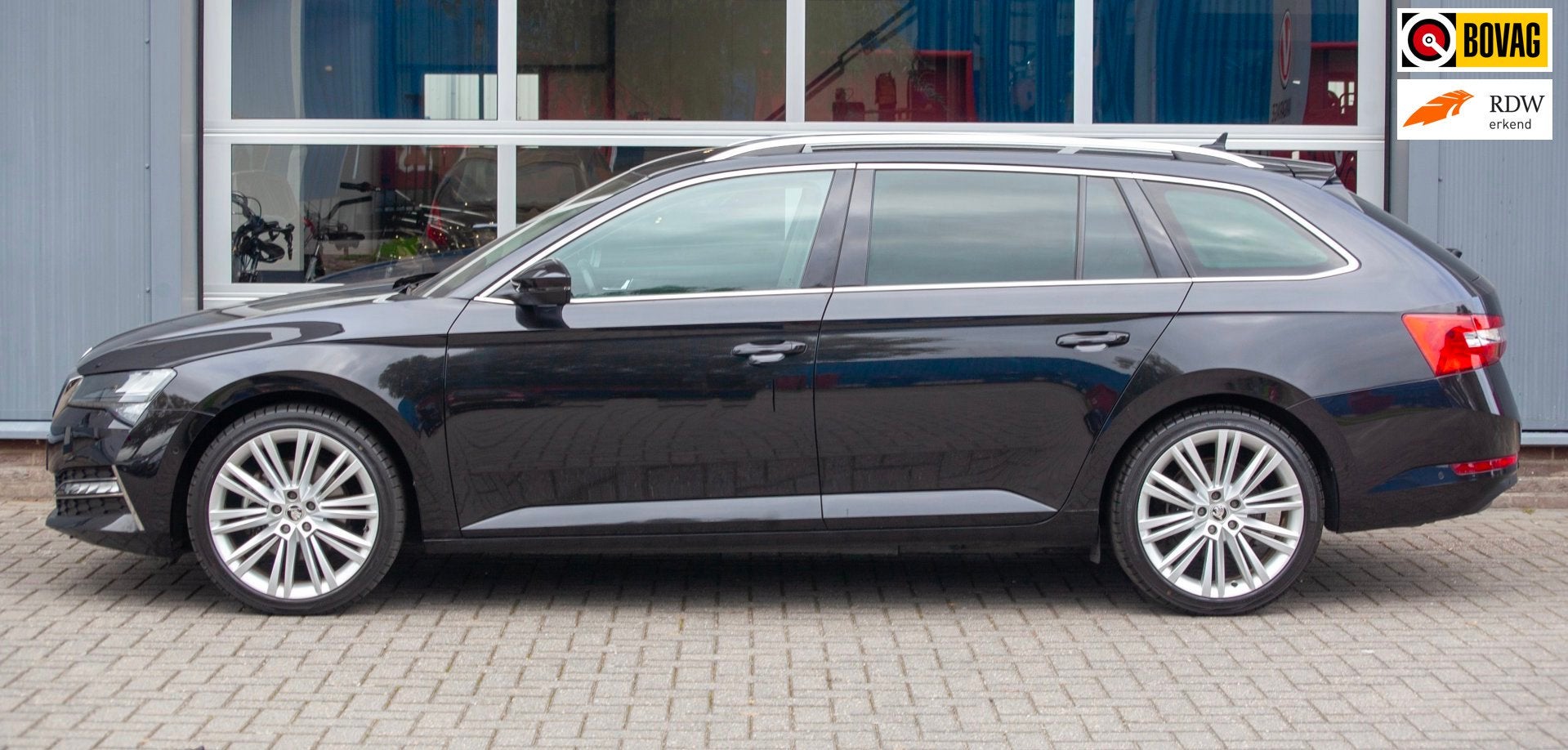Skoda Superb Combi 1.4 TSI iV Business Edition Plus, Dealer onderhouden, Gebruikt, Zwart, Hybride Elektrisch/Benzine
