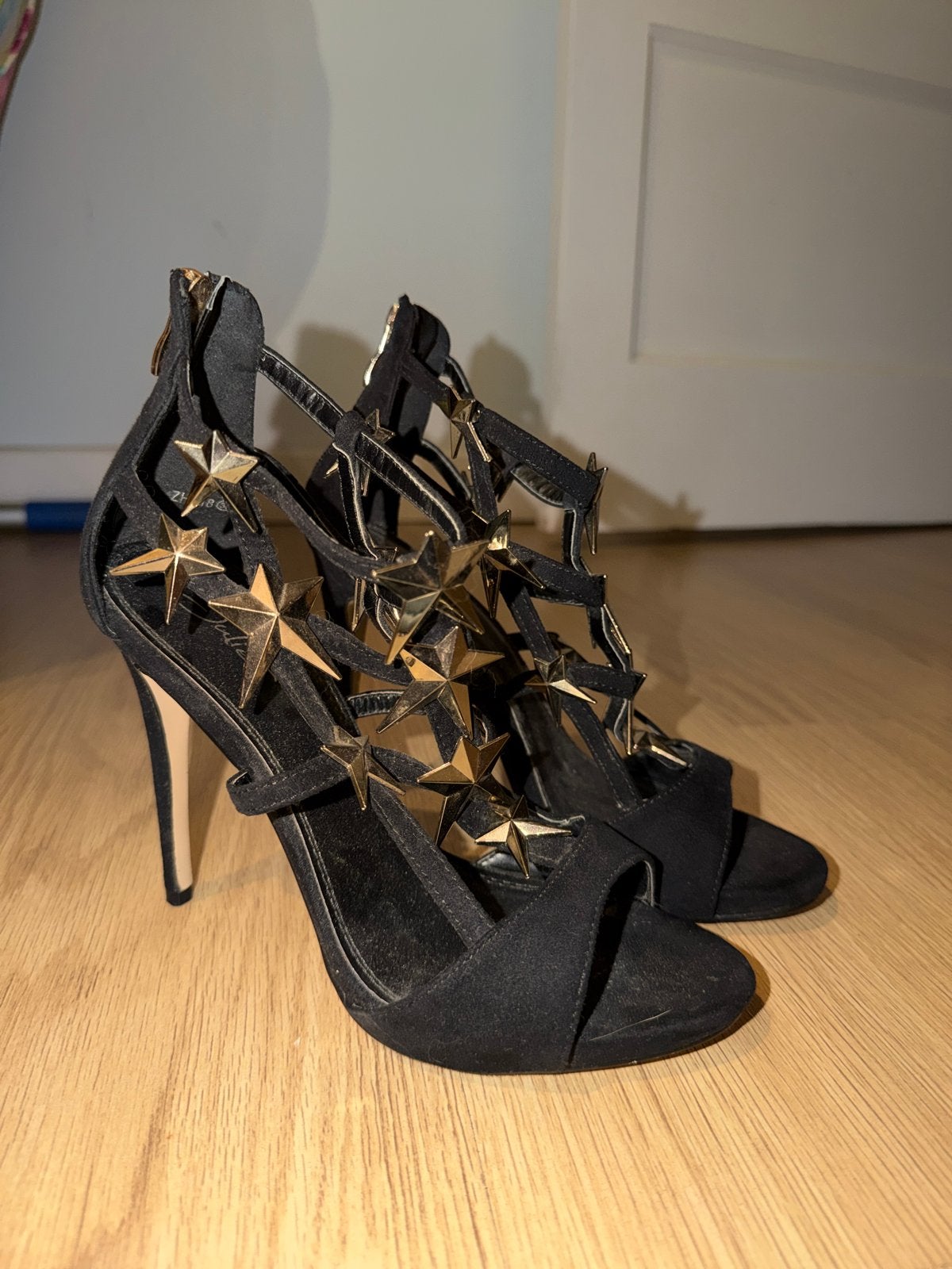 Hoge hakken met sexy sterren., Verzenden, Zwart, Schoenen met hoge hakken, Gedragen