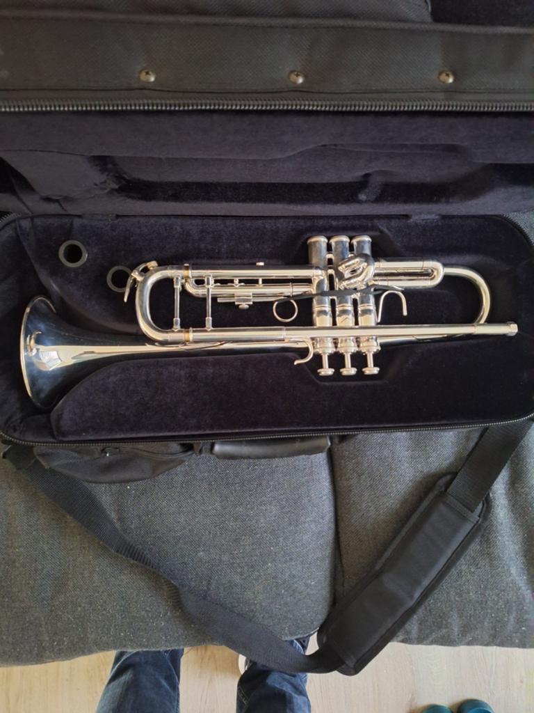 Vincent bach tr500s inclusief gigbag, Ophalen of Verzenden, Zo goed als nieuw, Bes-trompet