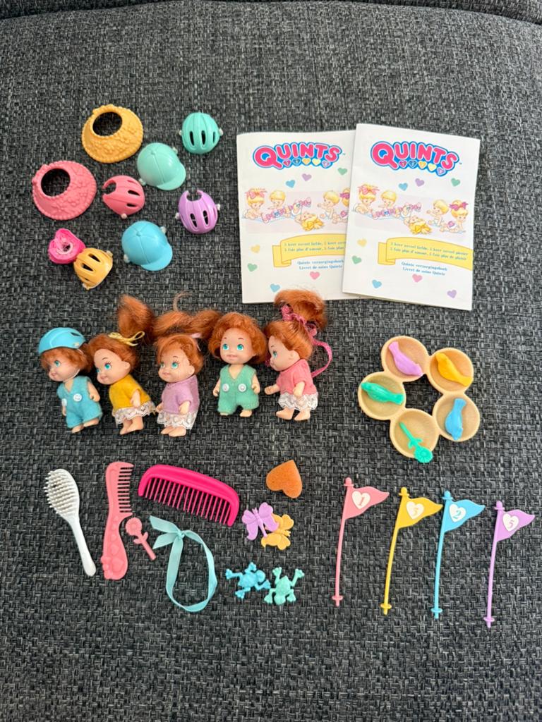 Vintage Quints poppen met accessoires en boekjes, Ophalen of Verzenden, Zo goed als nieuw, Babypop