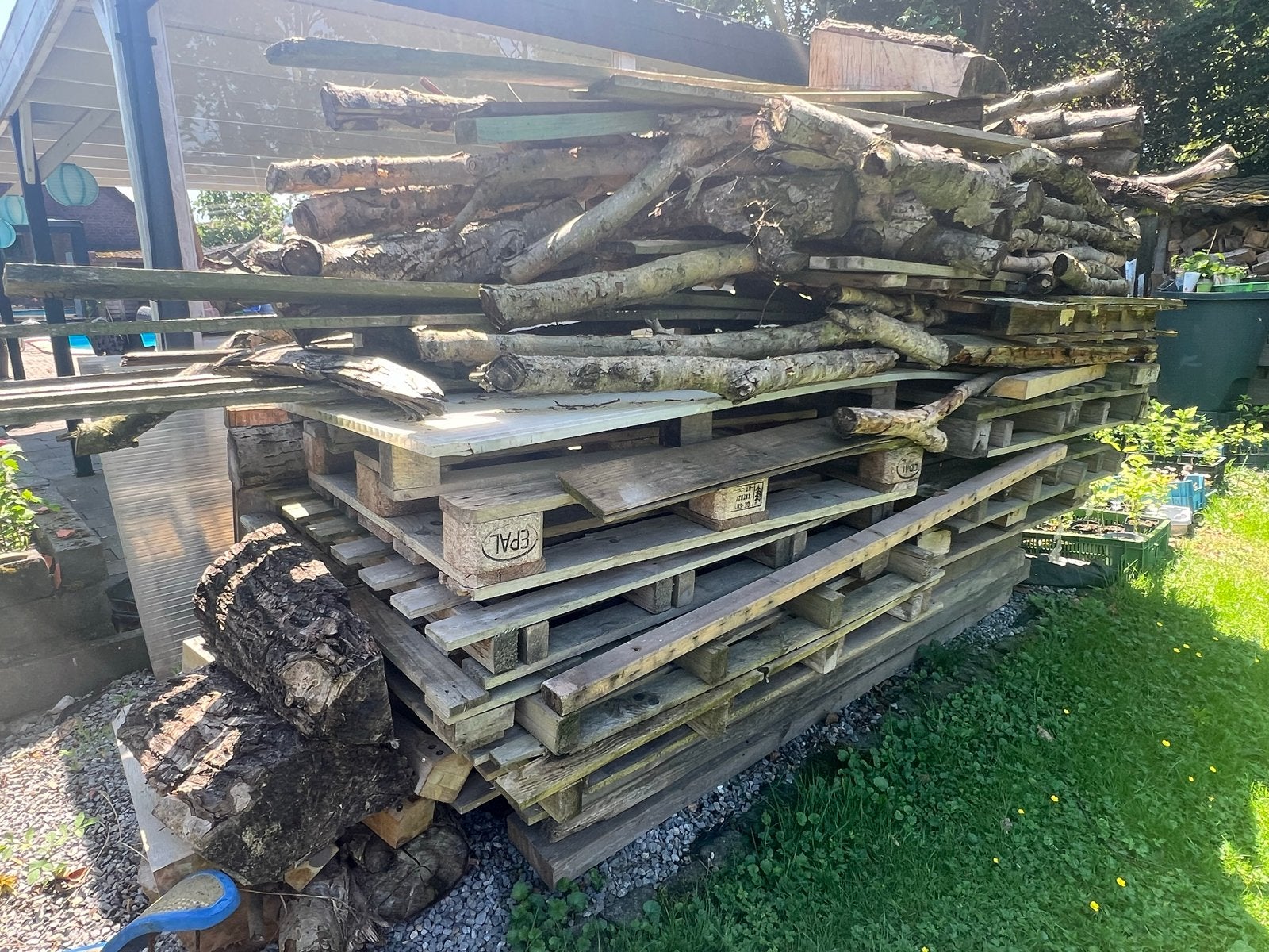 Gratis stookhout en schone pallets ophalen, 6 m³ of meer, Ophalen, Overige houtsoorten, Blokken