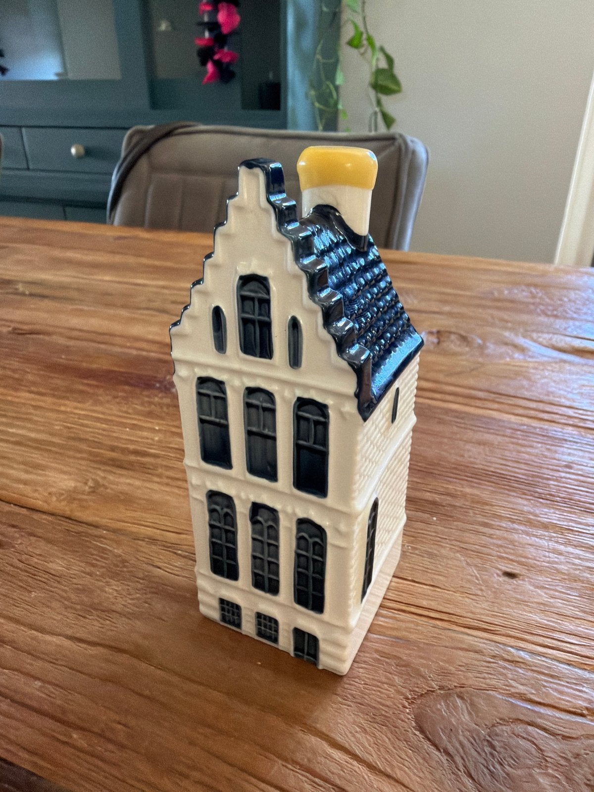 KLM Huisje 52 Bols Delfts Blauw, Ophalen of Verzenden, Zo goed als nieuw, 41 t/m 60, Gevuld