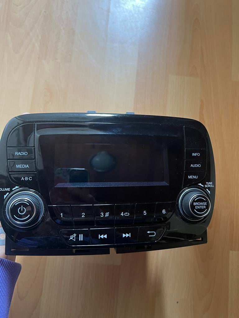 Originele Fiat 500 radio, Auto diversen, Autoradio's, Ophalen of Verzenden, Zo goed als nieuw
