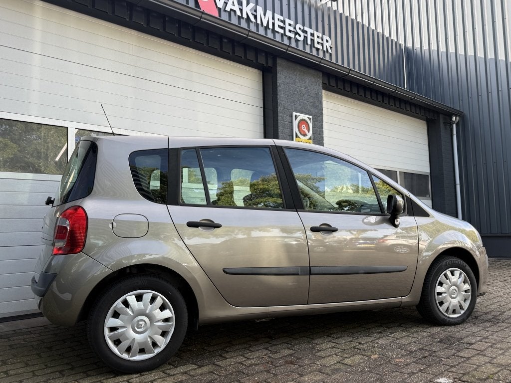 Renault Grand Modus 1.6-16V Expression, Gebruikt, 4 cilinders, 1210 kg, Beige