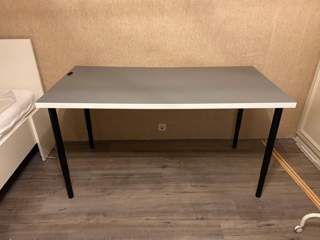 Gratis bureau, Huis en Inrichting, Bureaus, Zo goed als nieuw, In hoogte verstelbaar, Ophalen