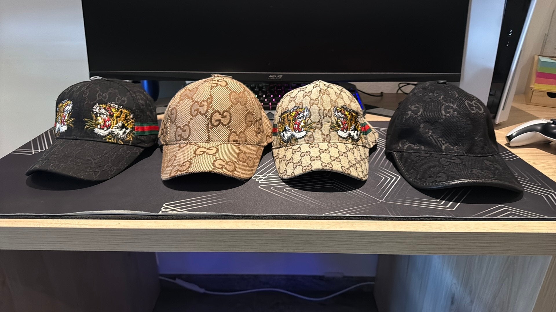 Gucci petjes PER STUK, Ophalen, Zo goed als nieuw, One size fits all, Pet