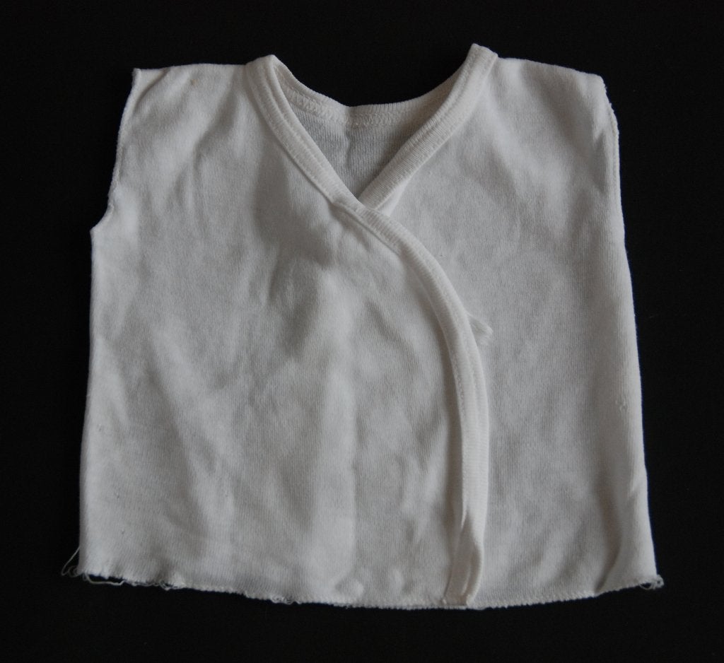 Oud baby hemdje / omslaghemd, Antiek en Kunst, Verzenden, Kinderen