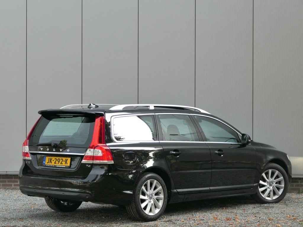 Volvo V70 2.0 T4 AUT Polar+ Schuifdak / Xenon / Trekhaak / S, Automaat, Gebruikt, 1969 cc, Zwart