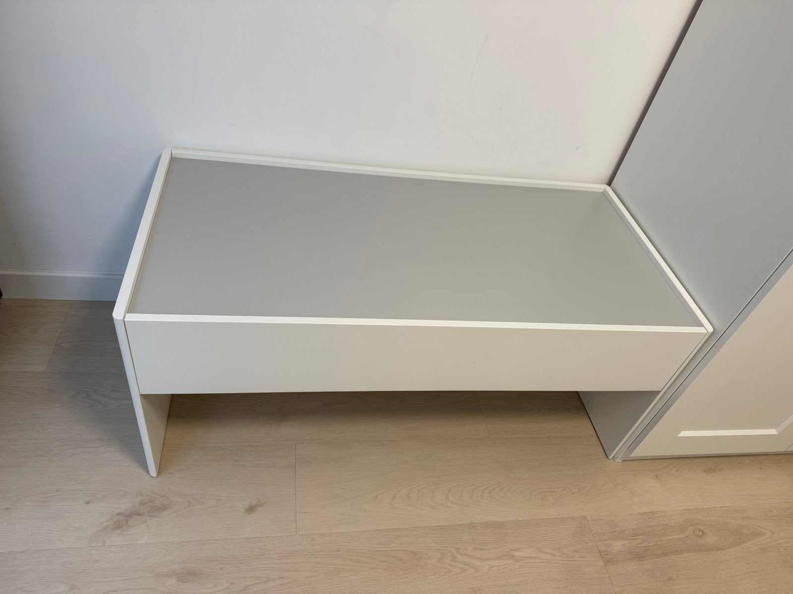 Kindertafel ikea grijs/wit, Ophalen, Zo goed als nieuw, Tafel