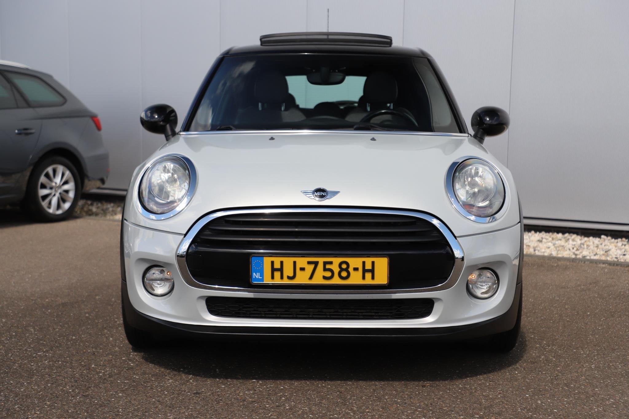 MINI 5-Deurs 1.5 Cooper Salt Business 136PK Panoramadak LMV, Auto's, Mini, 136 pk, Gebruikt, Met garantie (alle), Leder en Stof