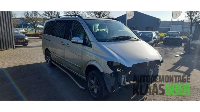 Scherm rechts-voor van een Mercedes Viano (9744), Gebruikt, -, Ophalen of Verzenden, -