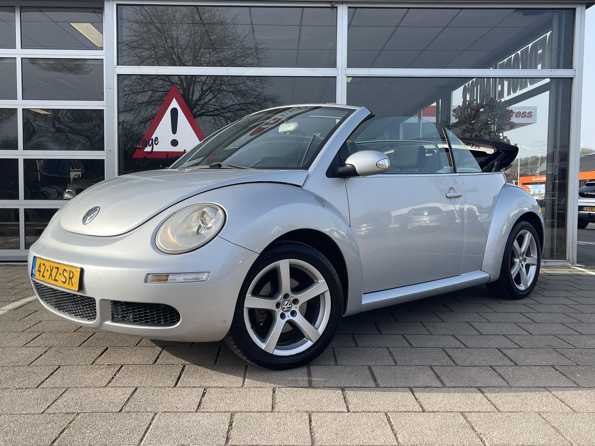 Volkswagen New Beetle Cabriolet 1.6 Highline /Cruise/Windsch, Auto's, Stof, Gebruikt, 4 cilinders, 4 stoelen