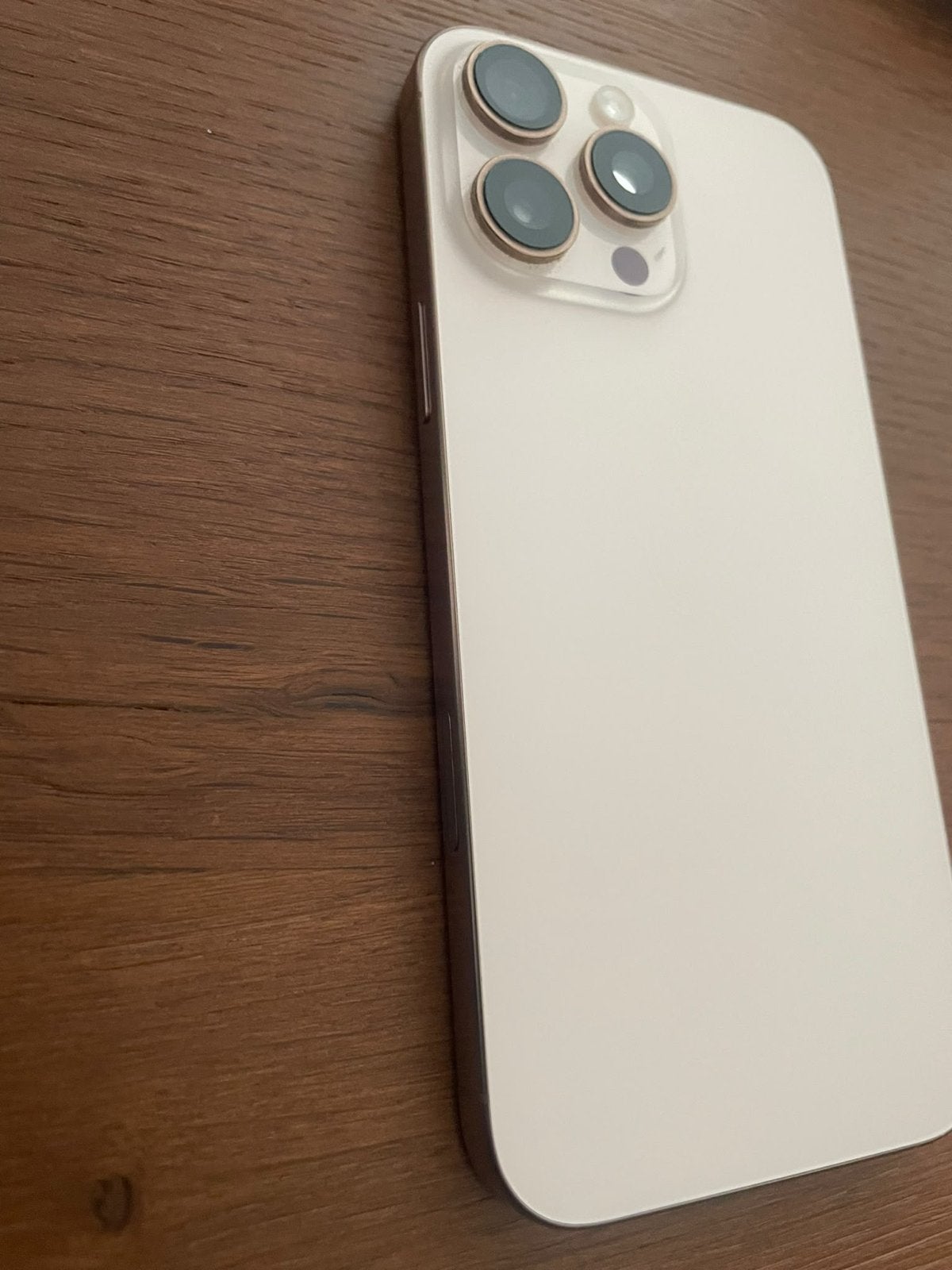 iPhone 16 pro Max 256 GB desert titanium - Zo goed als nieuw, Telecommunicatie, Wit, 88 %, IPhone 16 Pro Max, Zo goed als nieuw