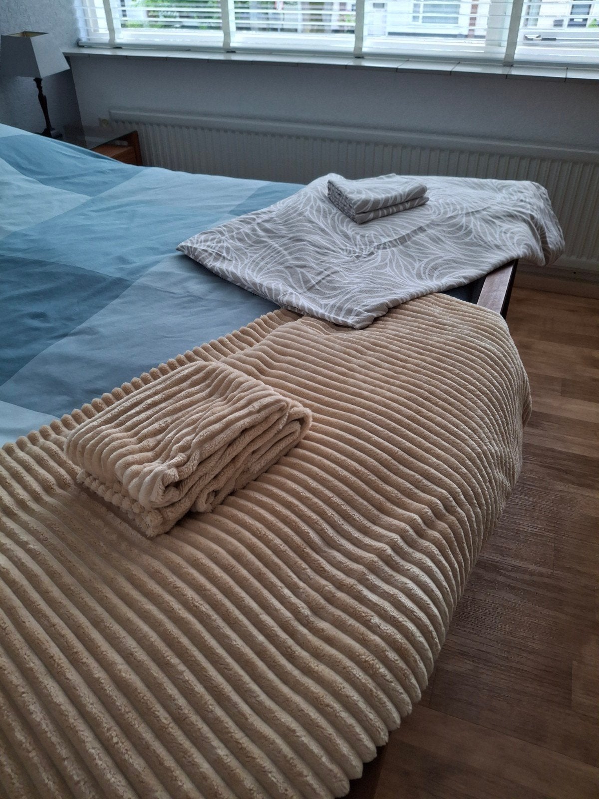Tweepersoonsbed met verstelbare lattenbodems en nachtkastjes, Huis en Inrichting, Slaapkamer | Bedden, Bruin, Tweepersoons, Ophalen of Verzenden