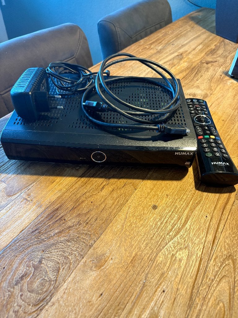 Humax HD Fox C/Delta/NL decoder met afstb. + HDMI kabel, Ophalen of Verzenden, Zo goed als nieuw
