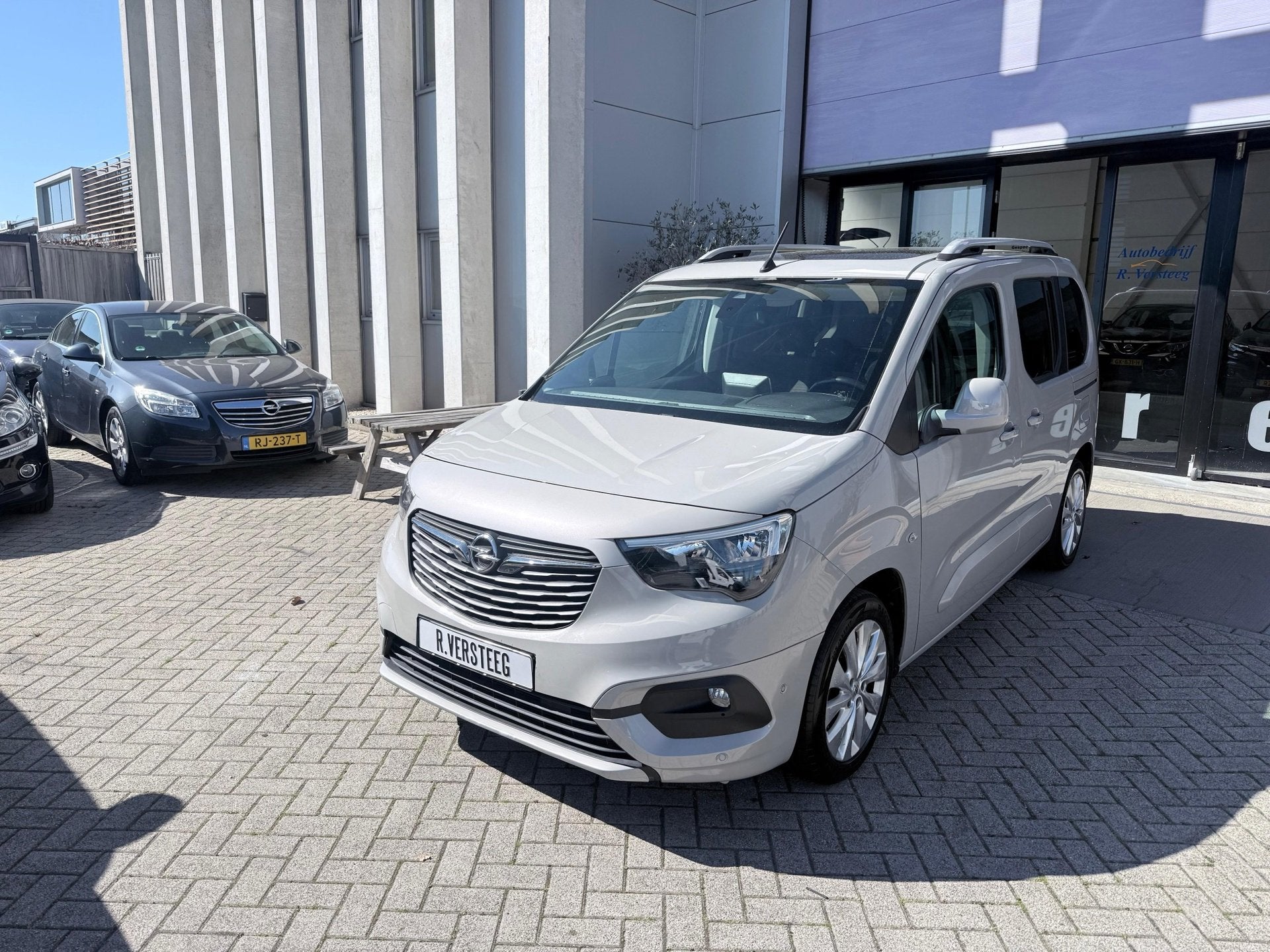 Opel Combo Tour 1.2 Turbo Edition PANO! LED! CARPLAY! CAMERA, Auto's, Opel, Voorwielaandrijving, Dealer onderhouden, Stof, Gebruikt