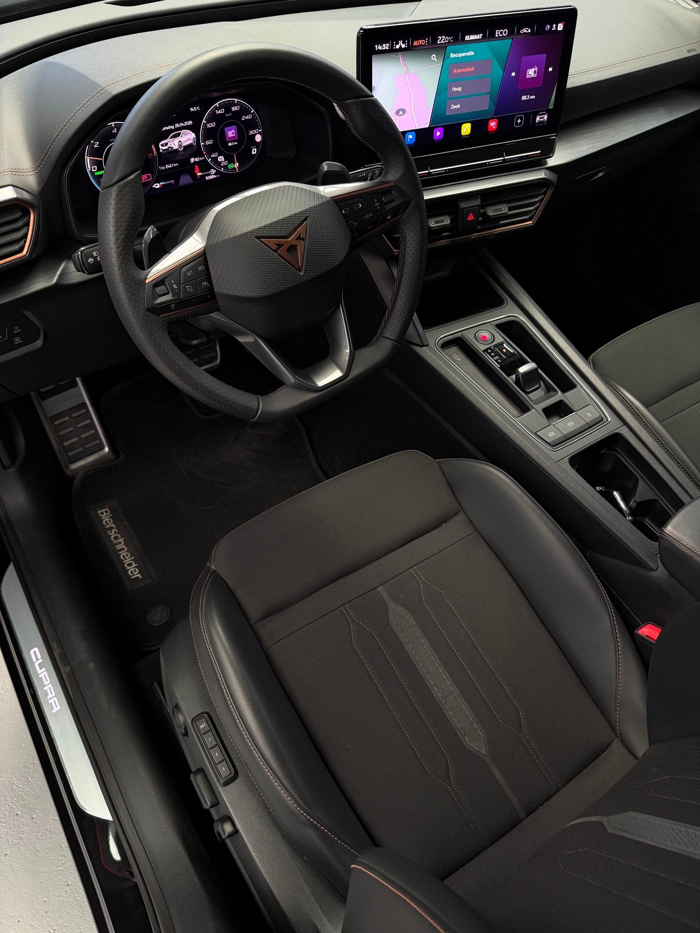 CUPRA Formentor 1.4 e-Hybrid VZ 245pk Performance CarPlay 36, Auto's, Gebruikt, Zwart, 4 cilinders, Leder en Stof