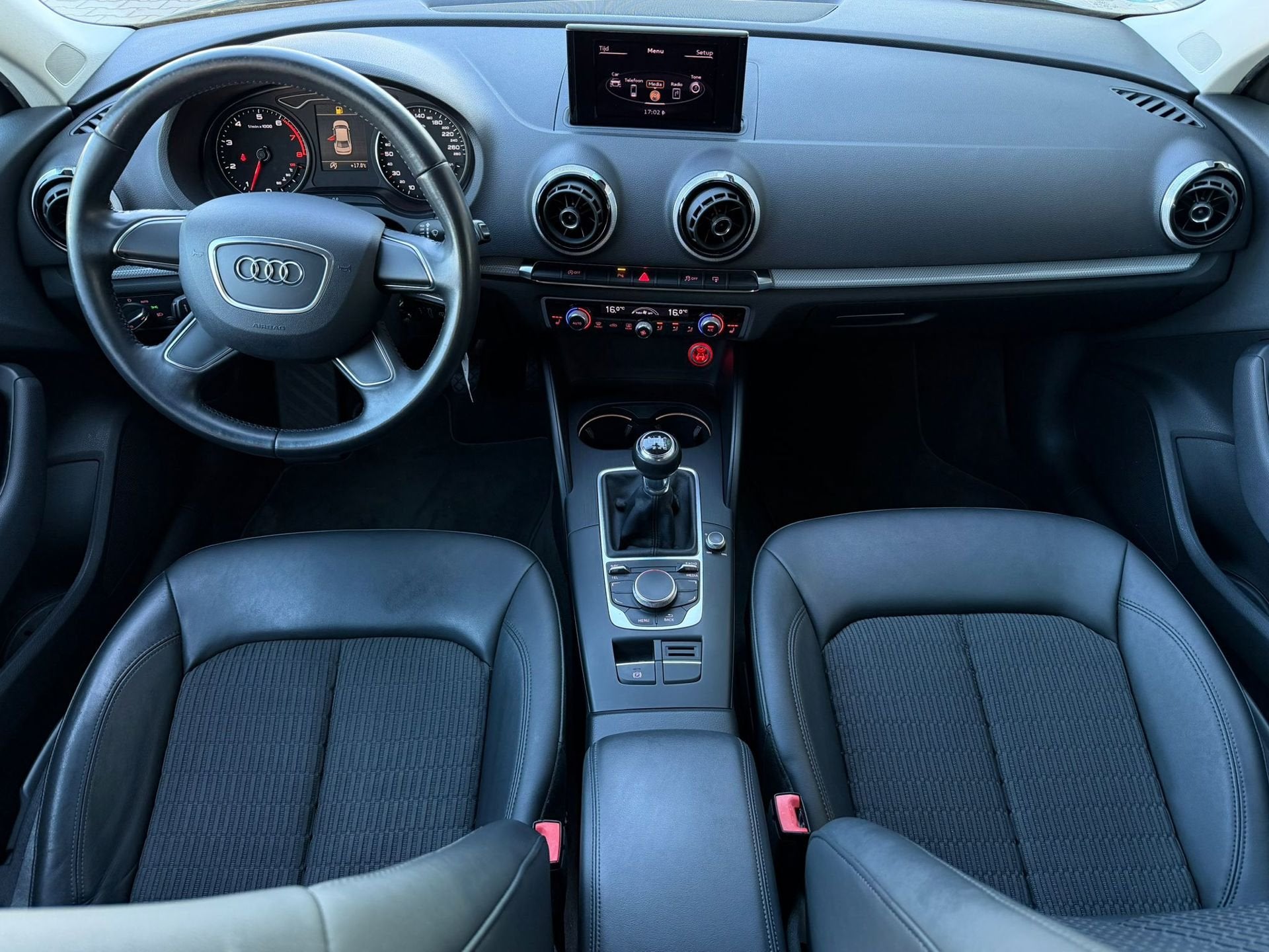 Audi A3 Limousine 1.4 TFSI Ambiente|vol led|Rijklaar, 125 pk, Gebruikt, 4 cilinders, Handgeschakeld
