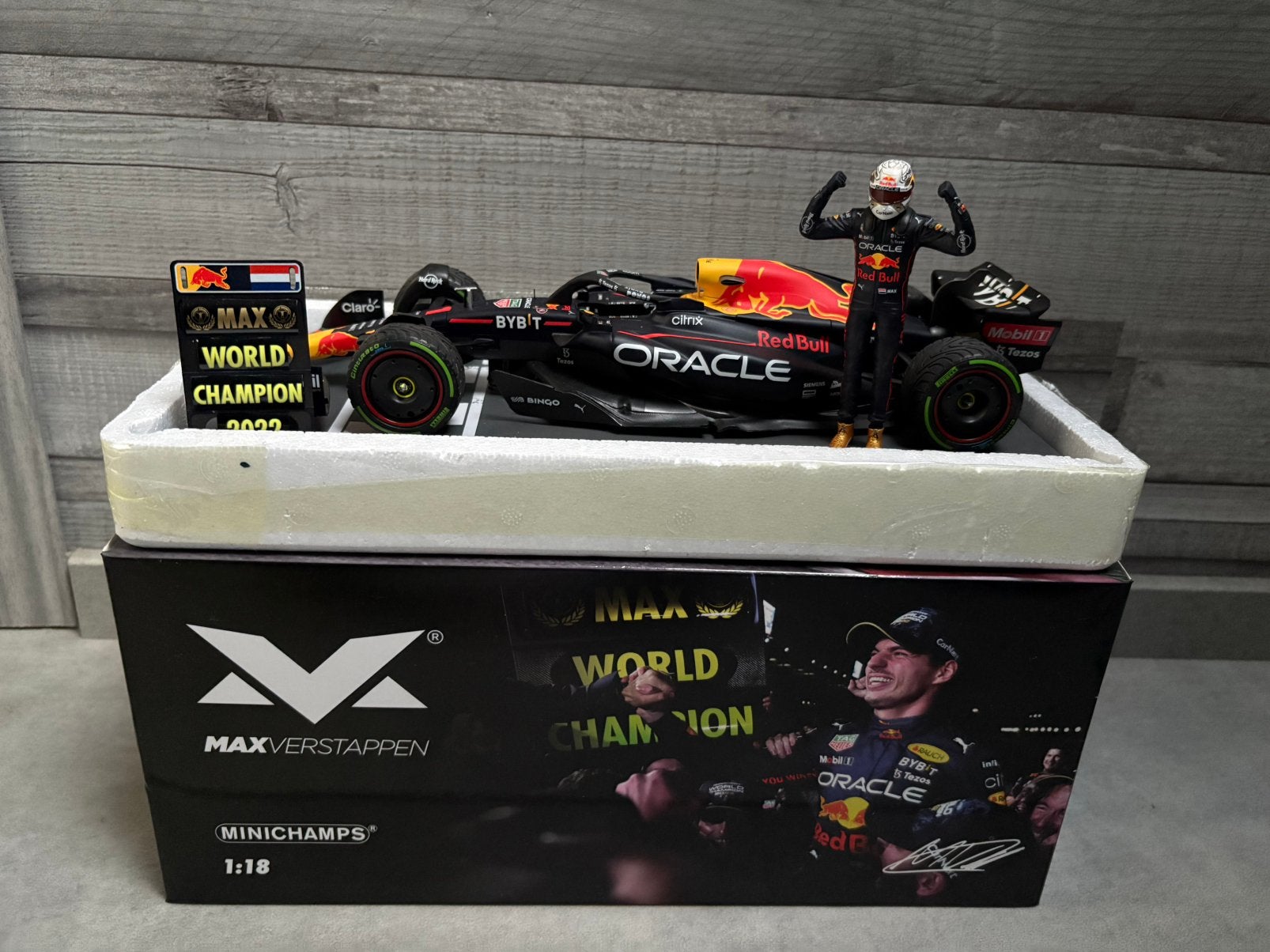 1:18 World Champion 2022 Max Verstappen, Hobby en Vrije tijd, Modelauto's | 1:18, Ophalen of Verzenden, Nieuw, Auto, MiniChamps