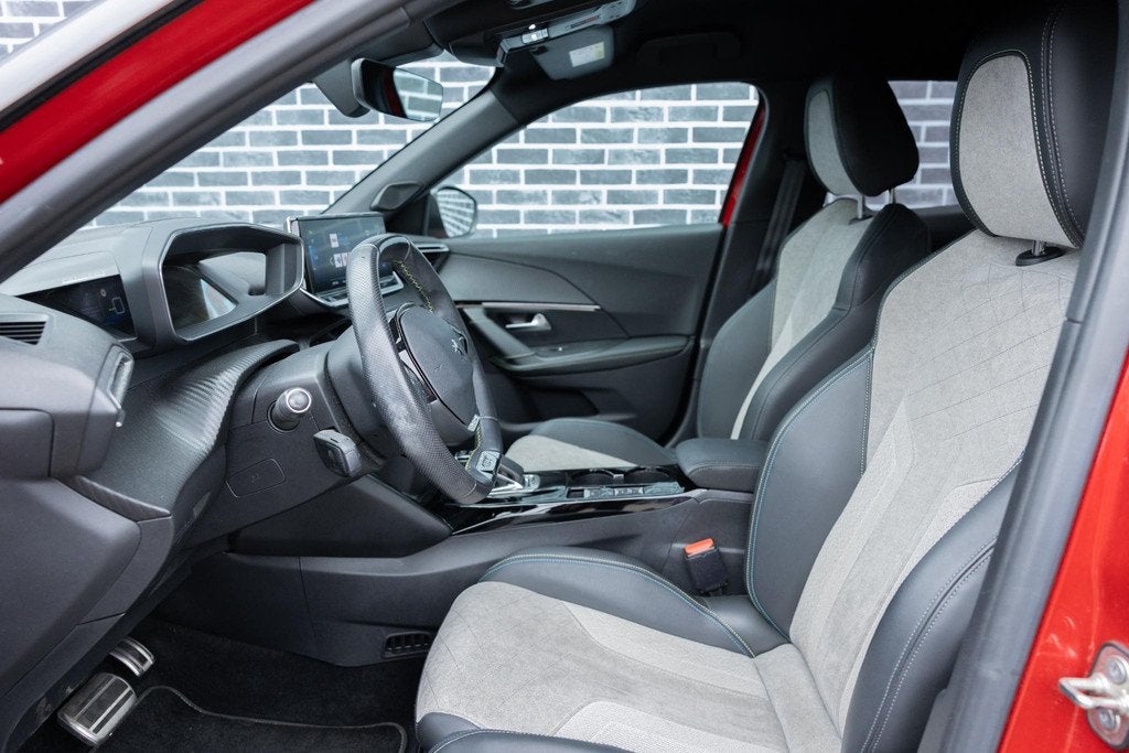 Peugeot e-2008 EV GT 50 kWh | SOH 90% | 3-Fase | Achteruitri, 330 km, 137 pk, Gebruikt, Leder en Stof