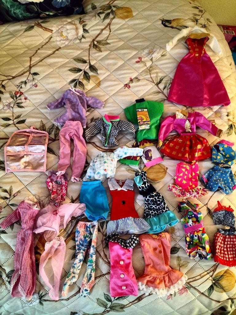 Barbie kleding en schoenen vintage, Ophalen of Verzenden, Zo goed als nieuw, Kleertjes