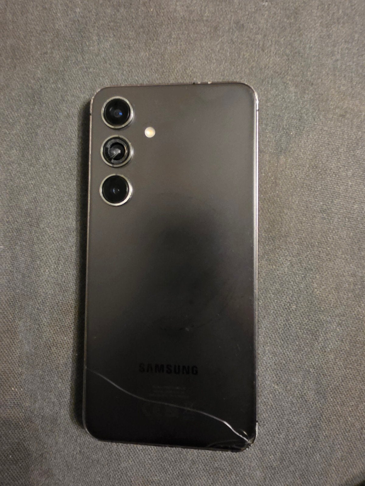 Samsung Galaxy S24 - barst achterkant,middelste camera kapot, Gebruikt, Galaxy S24, Zwart, Touchscreen