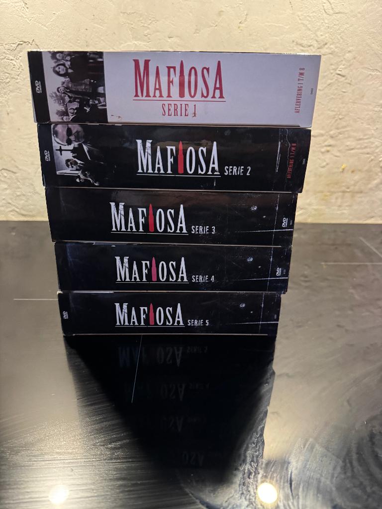 Mafiosa DVD seizoen 1 tm 5 gehele serie, Vanaf 12 jaar, Ophalen of Verzenden, Gebruikt, Actie en Avontuur