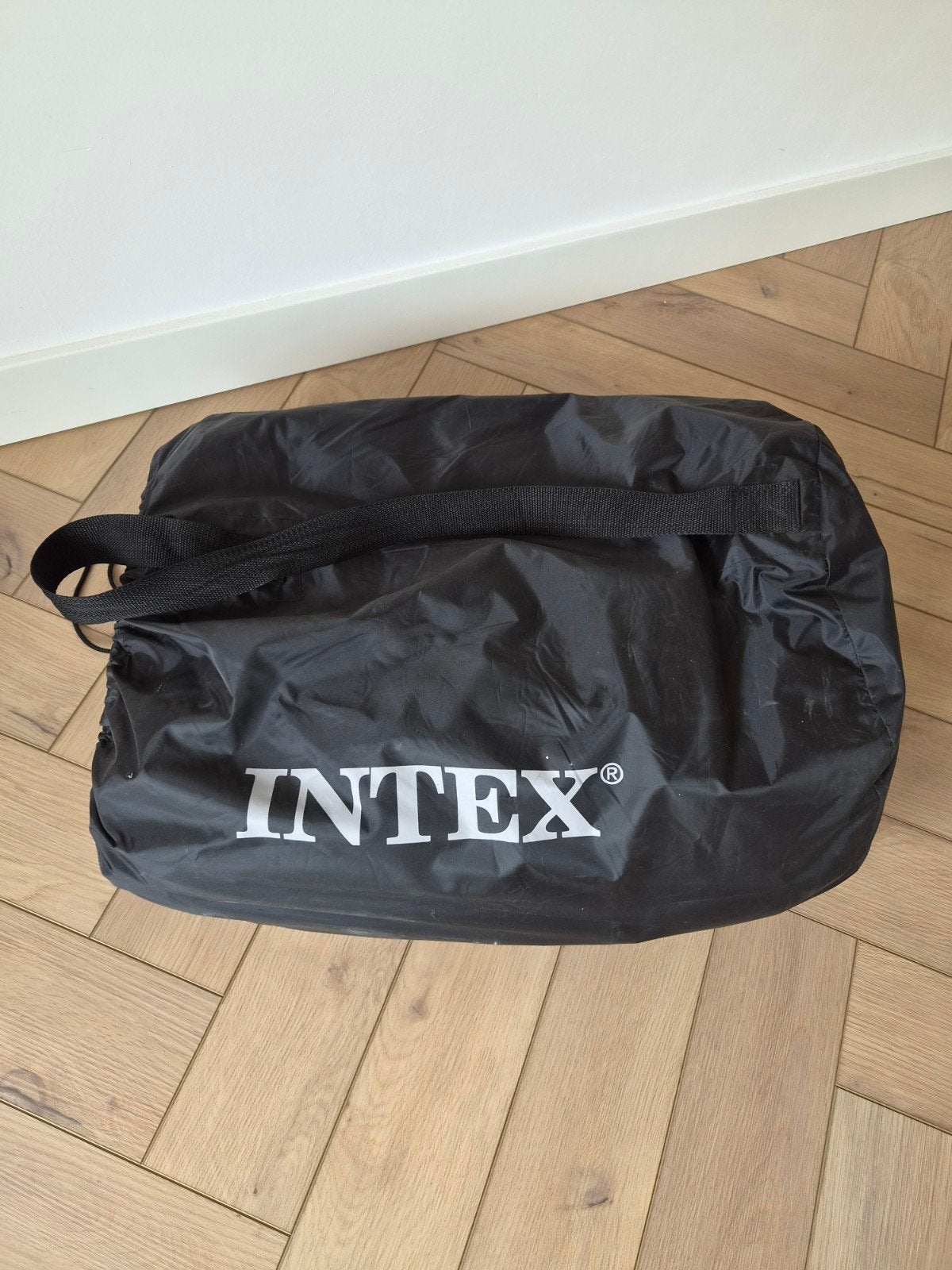 INTEX Opblaasbaar Luchtbed met Ingebouwde Pomp (140x190cm), Caravans en Kamperen, Ophalen, Ingebouwde pomp, Nieuw, 2-persoons