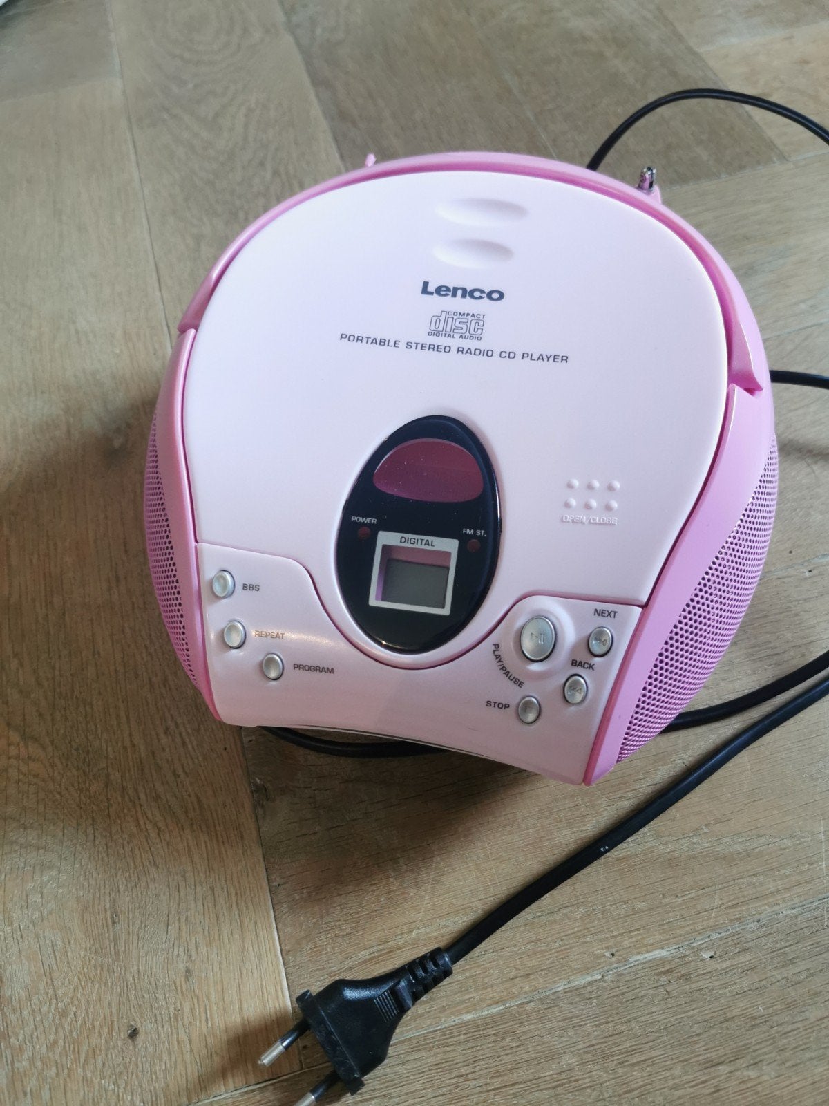 Roze cd speler, Ophalen