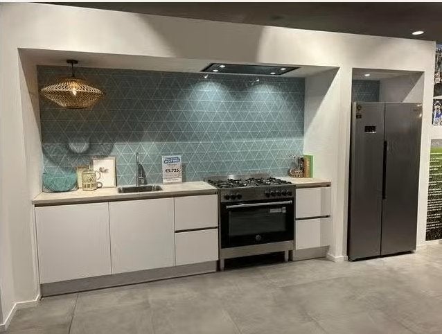 Showroom keuken, Huis en Inrichting, Keuken | Complete keukens, Ophalen, Wit, Nieuw, Enkelwandige keuken