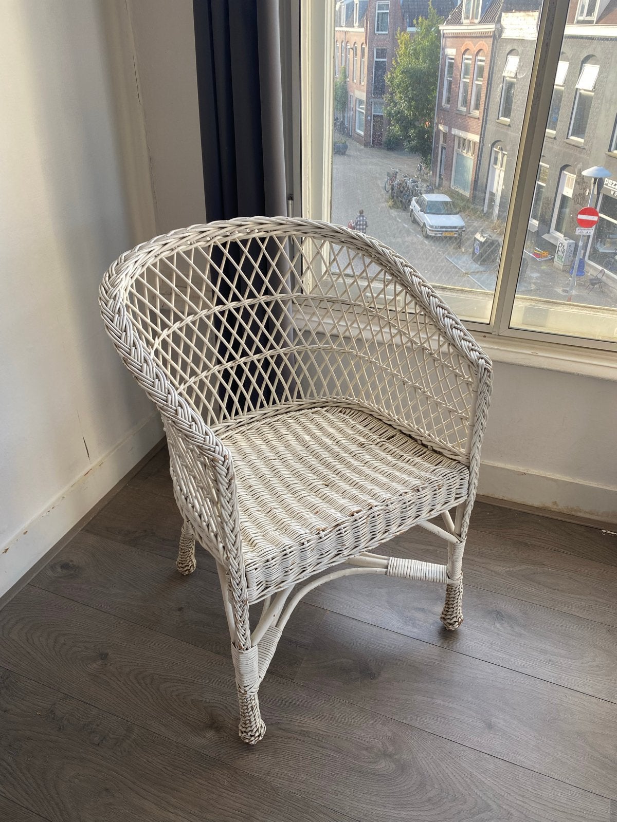 Witte rotan stoel - Vintage look, Huis en Inrichting, Ophalen, Gebruikt, Wit, Riet of Rotan