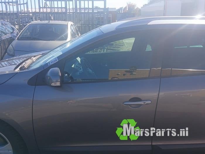 Portier 4Deurs links-voor van een Renault Megane, Gebruikt, -, -, Ophalen of Verzenden