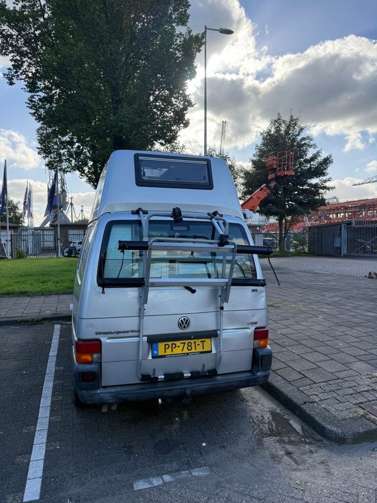 Foto 18 van Mooie Volkswagen Transporter T4 camper / camperbus te koop!