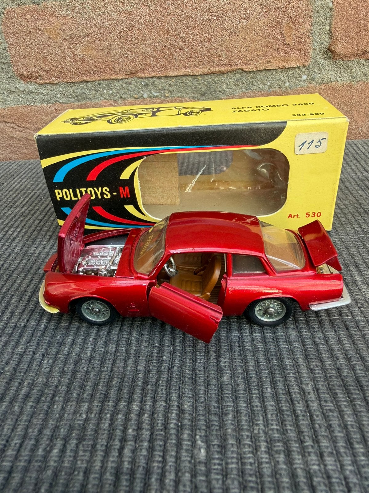 1:43 Politoys Alfa Romeo 2600 SZ ……….. 125,-, Ophalen of Verzenden, Gebruikt, Auto, Overige merken