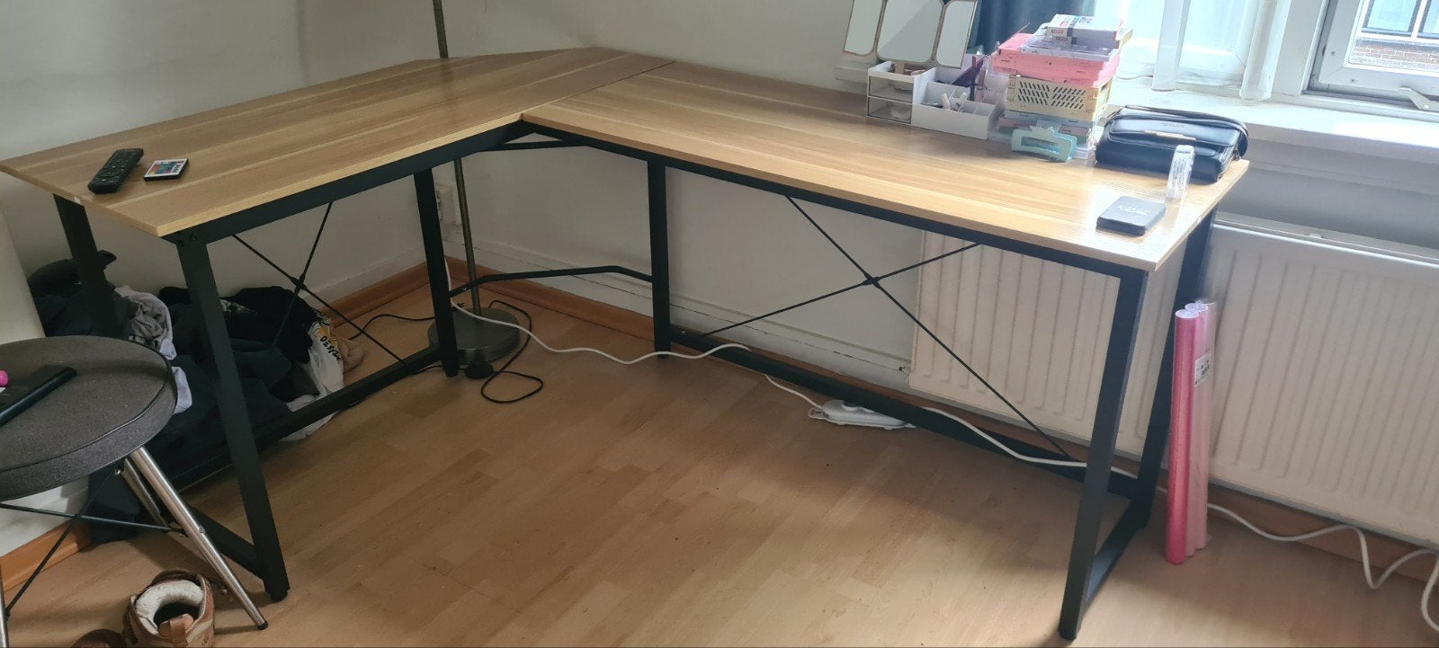 Hoekbureau met houtlook blad en zwart metalen frame, Huis en Inrichting, Ophalen, Gebruikt, Hout, Hoekbureau