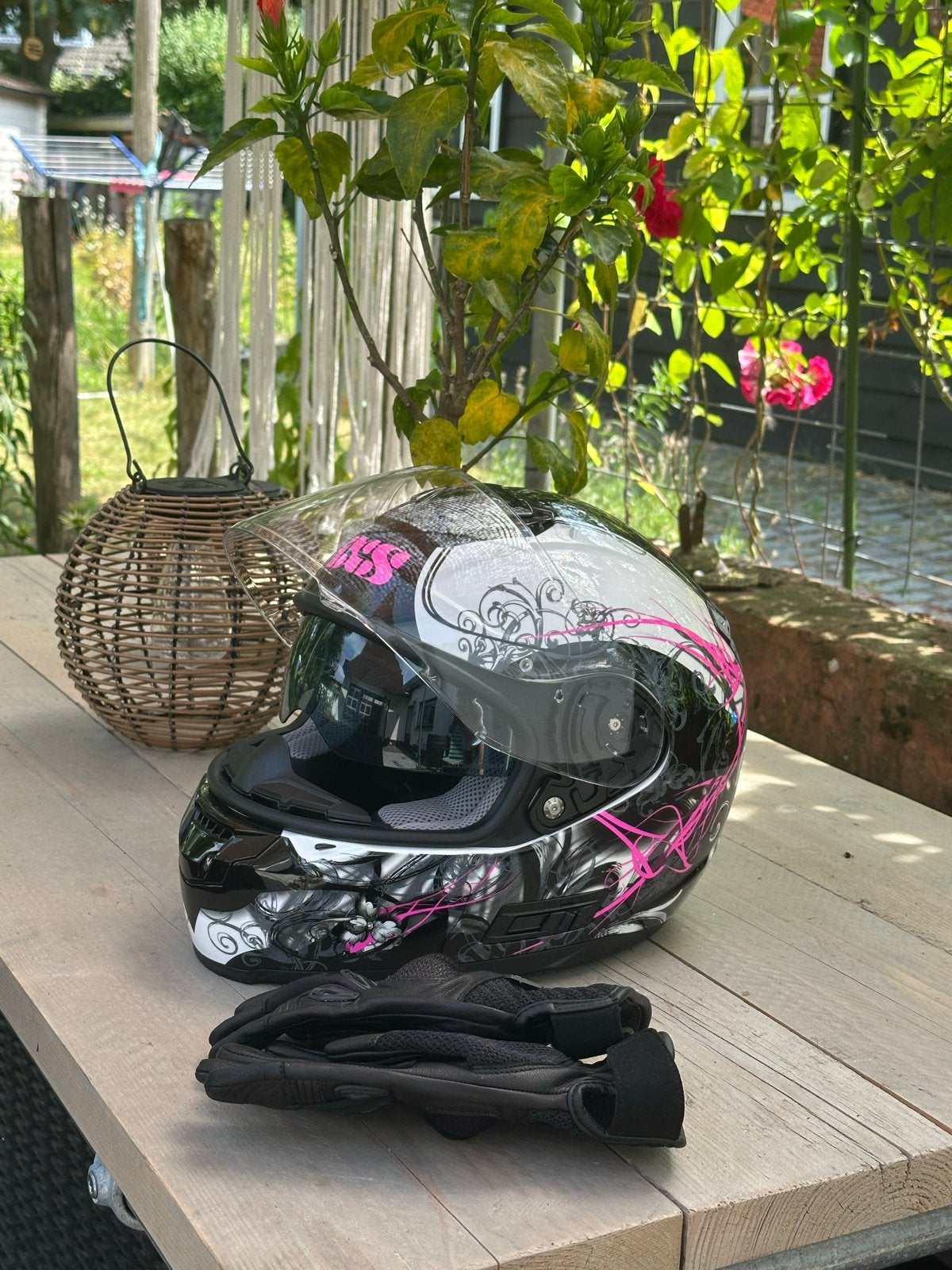 Mooie zwarte integraalhelm met roze accenten, Motoren, Kleding | Motorhelmen, XS, Kinderen, Integraalhelm, Tweedehands