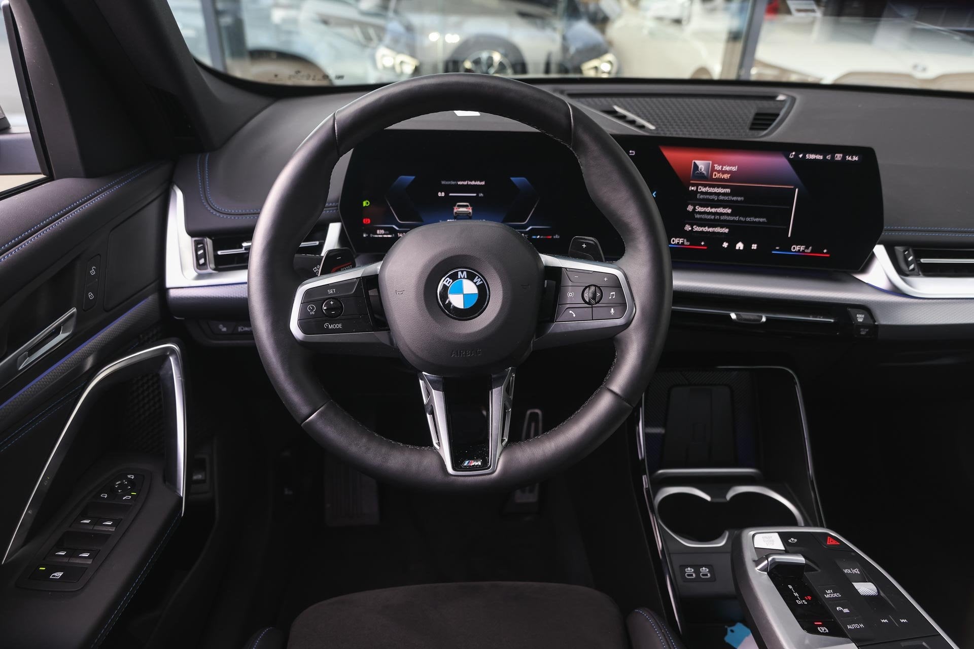 BMW X1 sDrive18i M Sport Automaat / Sportstoelen / Achteruit, Auto's, 136 pk, Gebruikt, Zwart, Met garantie (alle)