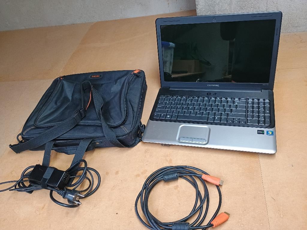 Laptop met 40 kinder DVD's, Gebruikt, Alle leeftijden, Boxset, Ophalen of Verzenden