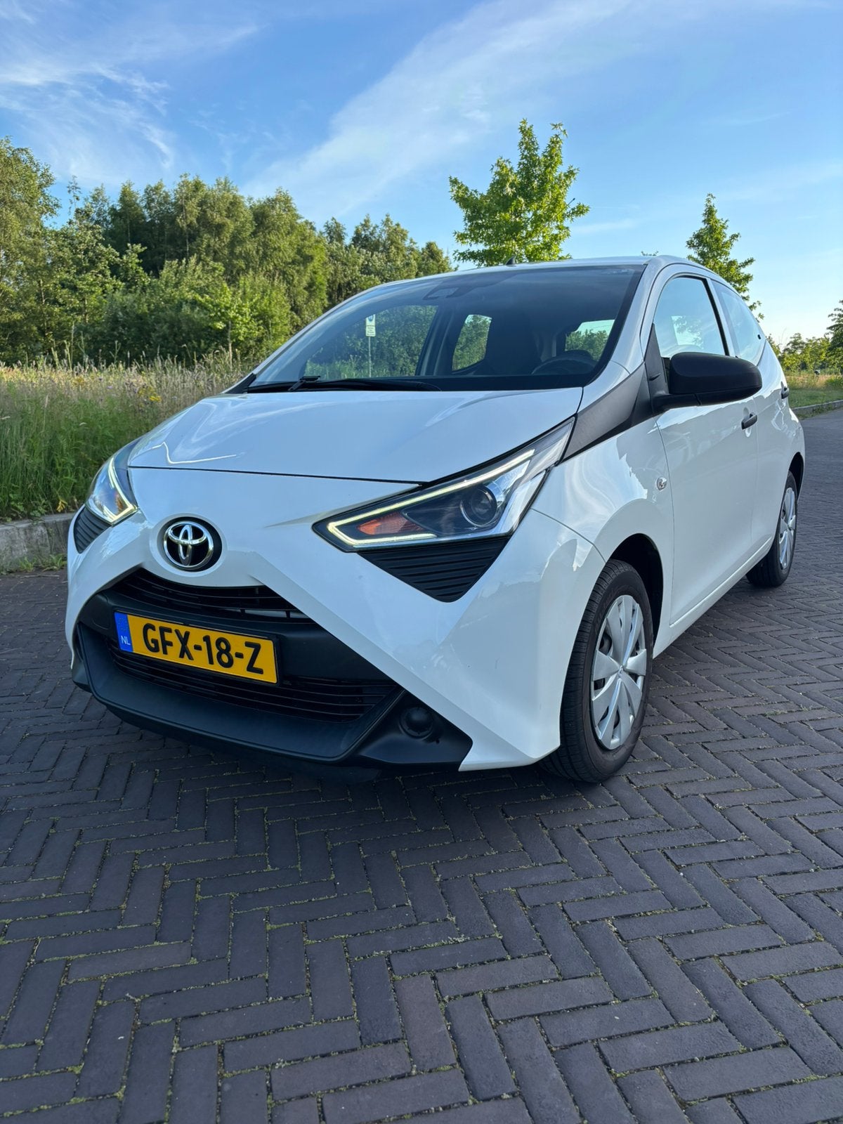 Toyota Aygo 1.0 Vvt-i 72pk 5D 2019 Wit, Voorwielaandrijving, Stof, Multifunctioneel stuurwiel, Zwart