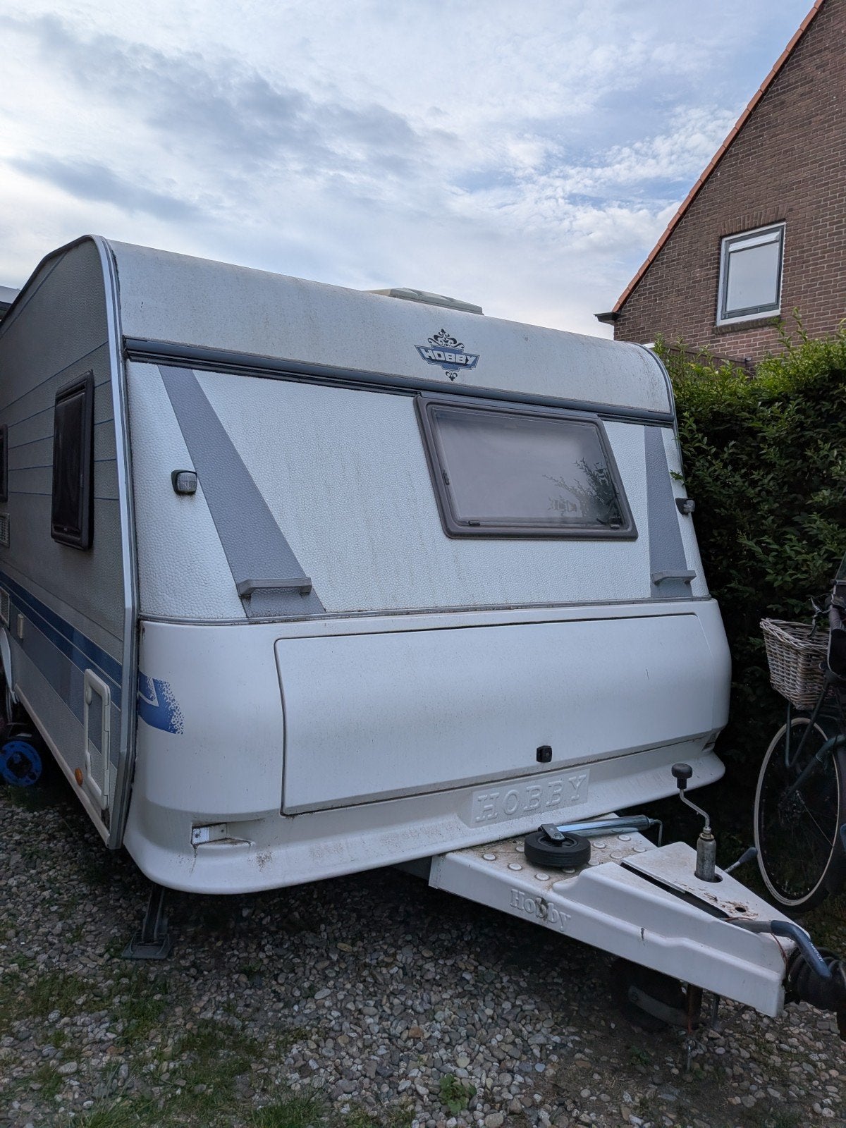 Hobby De Luxe Easy Caravan 560 met stapelbed en rondzit, Caravans en Kamperen, Caravans, Schokbreker, Rondzit, Particulier, 6 tot 7 meter