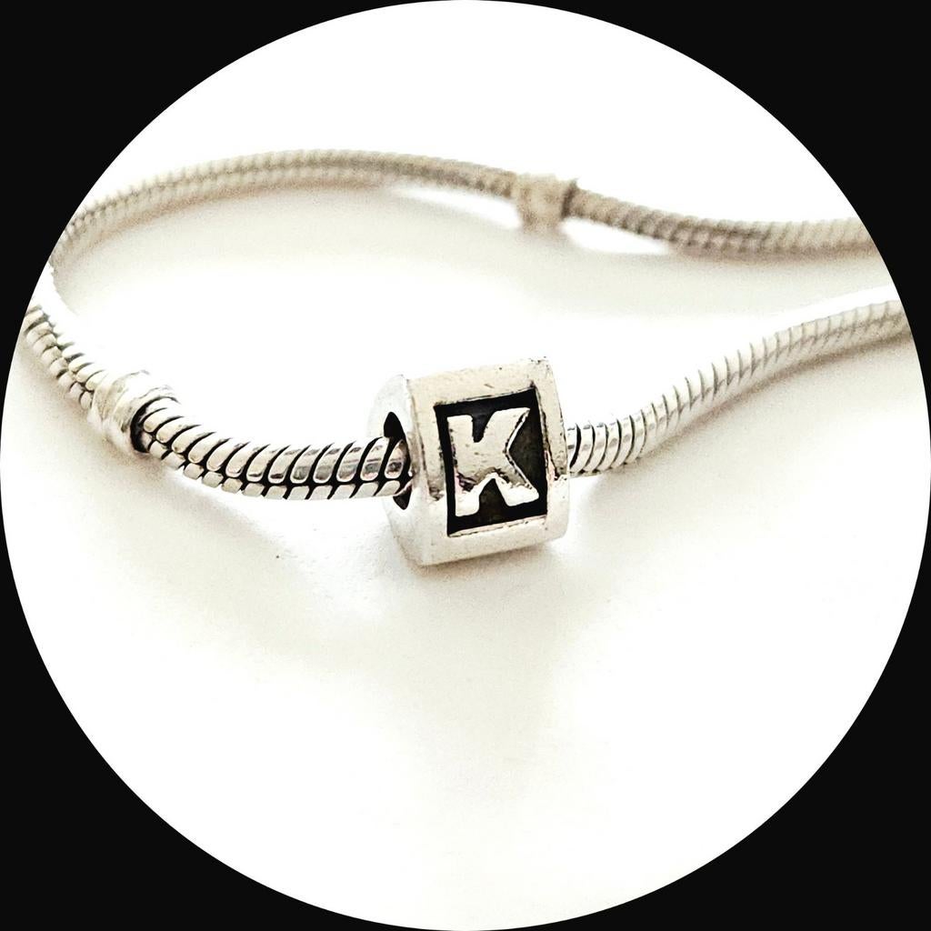 Pandora Alfabet Letter ' K ' / retired, Sieraden, Tassen en Uiterlijk, Bedels, Gebruikt, Pandora, Ophalen of Verzenden, 1 bedel