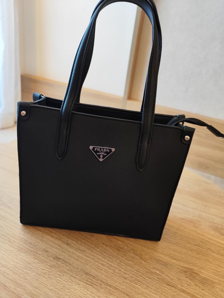 Prada tas te koop graag bieden, Sieraden, Tassen en Uiterlijk, Tassen | Damestassen, Ophalen of Verzenden, Nieuw, Zwart, Handtas