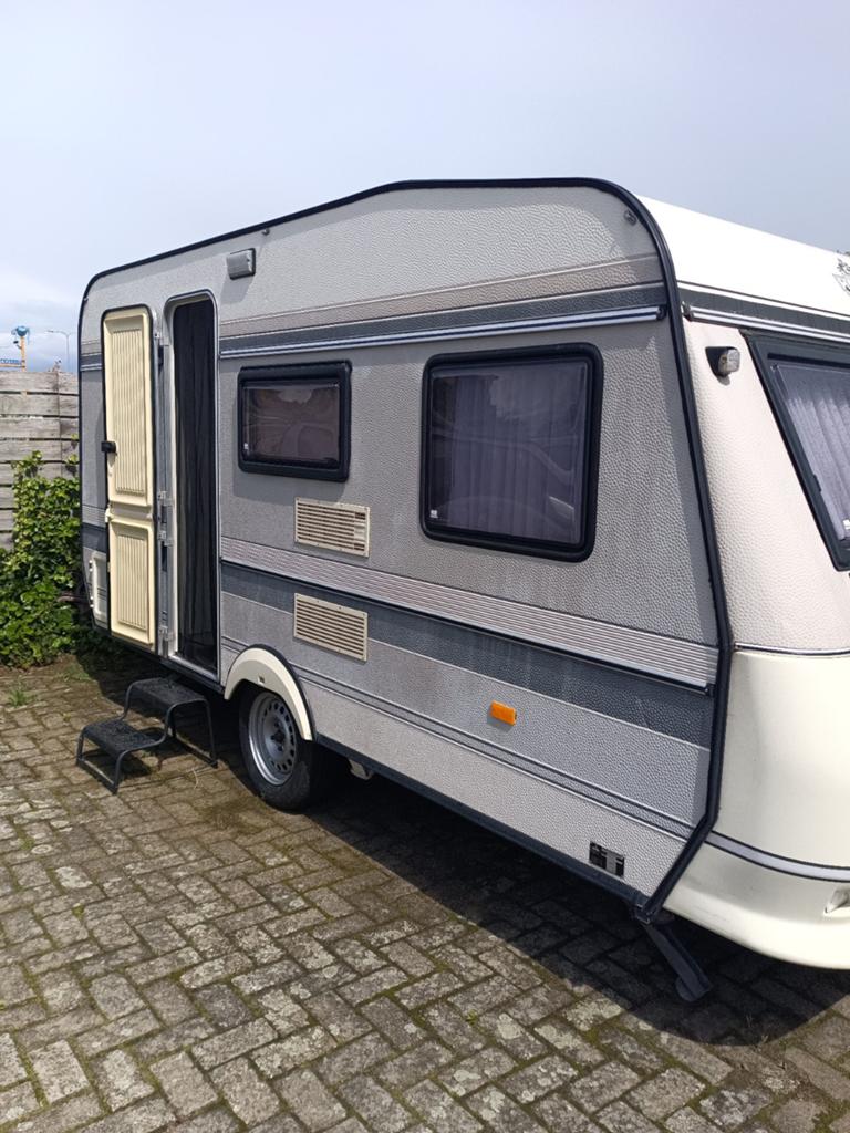 Zeer nette Hobby 420 caravan., Vast bed, Hobby, Treinzit, Particulier