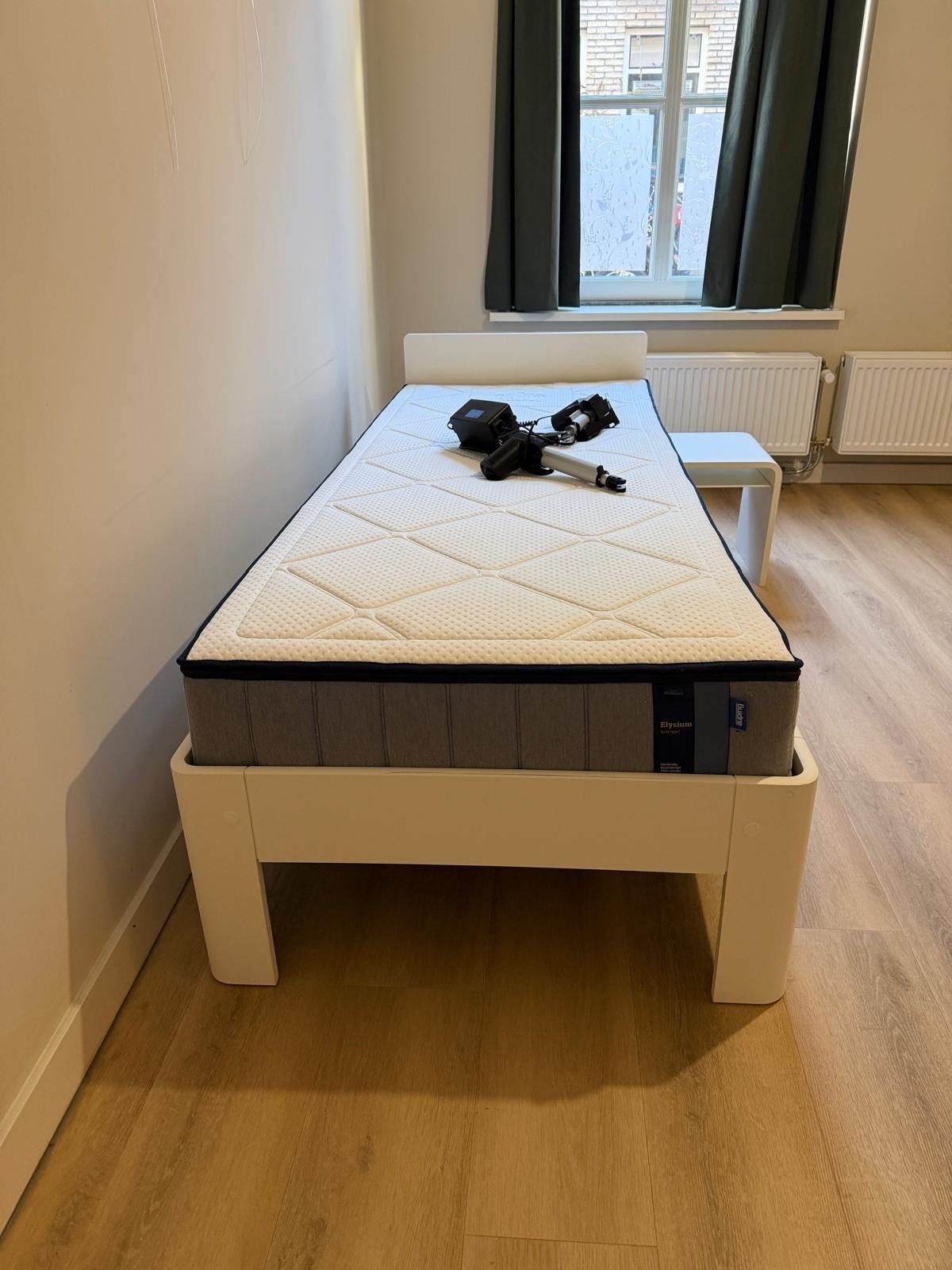 Auping Auronde 90x220 met 2 motoren en Elysium firm matras, Huis en Inrichting, Slaapkamer | Bedden, Ophalen, Verstelbaar, 90 cm