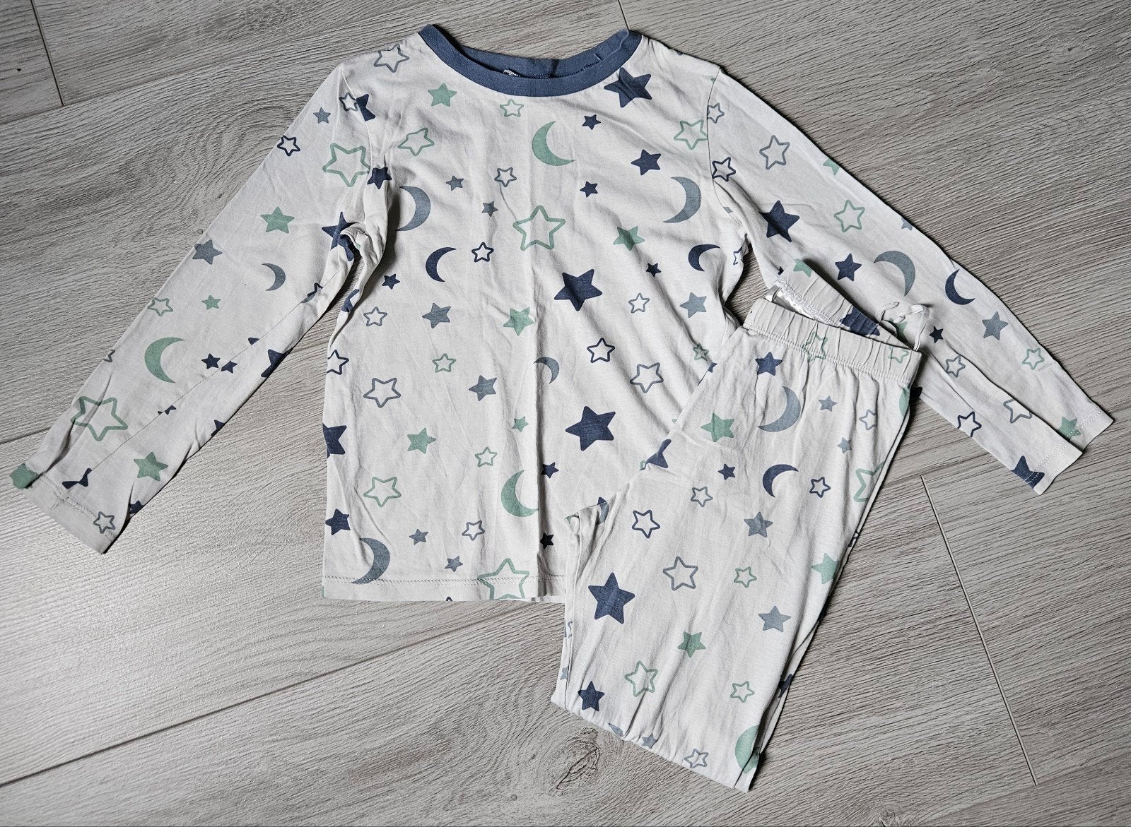 Kastopruiming: H&M Pyjama met sterren en manen maat 122, Ophalen of Verzenden, Jongen, Nacht- of Onderkleding
